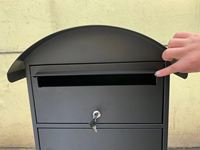 Boîte aux lettres murale résidentielle extérieure en acier inoxydable au design moderne personnalisé avec clé, en métal