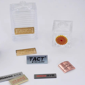 Étiquettes autocollantes en relief en alliage de zinc avec logos gravés pour bouteilles de parfum en métal 3D Eco-friendly Metal Tag HYDE - Product Image 1