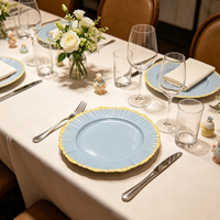 Vente en gros Assiettes de présentation bleues en PP non toxiques de 13 pouces avec motif personnalisé pour décorations de table de baby shower et de mariage