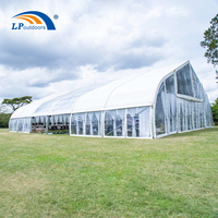 Chapiteau transparent à structure incurvée en aluminium de 25x40m pour terrain de sport ou événement de mariage de concert en plein air