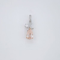 Collana in Oro Bianco 18K con Diamante Rosa Sintetico HPHT, Pendente a Farfalla e Goccia, Romantico Design a Tre Punte, Gioiello Raffinato
