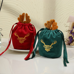 Sac à cordon brodé motif élan, idéal pour emballage de bonbons et pommes de Noël, parfait pour les fêtes et les événements créatifs. - Product Image 1