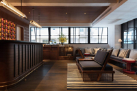 Ensemble de salle à manger de luxe léger, durable et écologique pour hôtels et restaurants commerciaux, tables modernes en bois massif et marbre, acier inoxydable et cuir