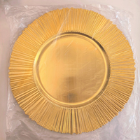 Nouvelles assiettes de présentation rondes de luxe européennes réutilisables de 13 pouces en plastique doré et argenté pour la décoration de table de mariage et de fête