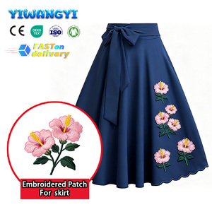 Gonna svasata blu Navy delicata rosa ibisco dettagli floreali alla moda abbigliamento tropicale elegante ricamato toppa per gonna - Product Image 1