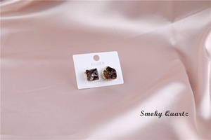 B2221 petites <span class=keywords><strong>boucles</strong></span> <span class=keywords><strong>d</strong></span>'<span class=keywords><strong>oreilles</strong></span> à quartz simples en cristal, clous <span class=keywords><strong>d</strong></span>'<span class=keywords><strong>oreilles</strong></span> en pierre brute, bijoux en pierres précieuses pour femmes - Product Image 3