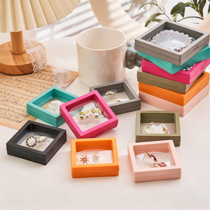 Boîte de rangement et de présentation carrée en plastique 2026 avec cadre flottant 3D et suspension de <span class=keywords><strong>film</strong></span> pour bijoux, pièces de monnaie, médailles et pierres - Product Image 1