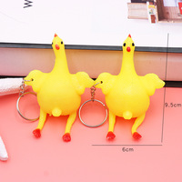 Porte-clés portable poussin mignon et moelleux qui pond des œufs, pour la décoration de bureau, de voiture, de sac à dos et jouet anti-stress à presser pour soulager le stress manuel