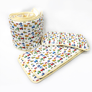 Juego de Ropa de Cama de Tres Piezas para Bebé con Estampado de <span class=keywords><strong>Coche</strong></span>, Alfombra Refrescante, <span class=keywords><strong>Almohada</strong></span> y Barandilla de Cama - Product Image 1