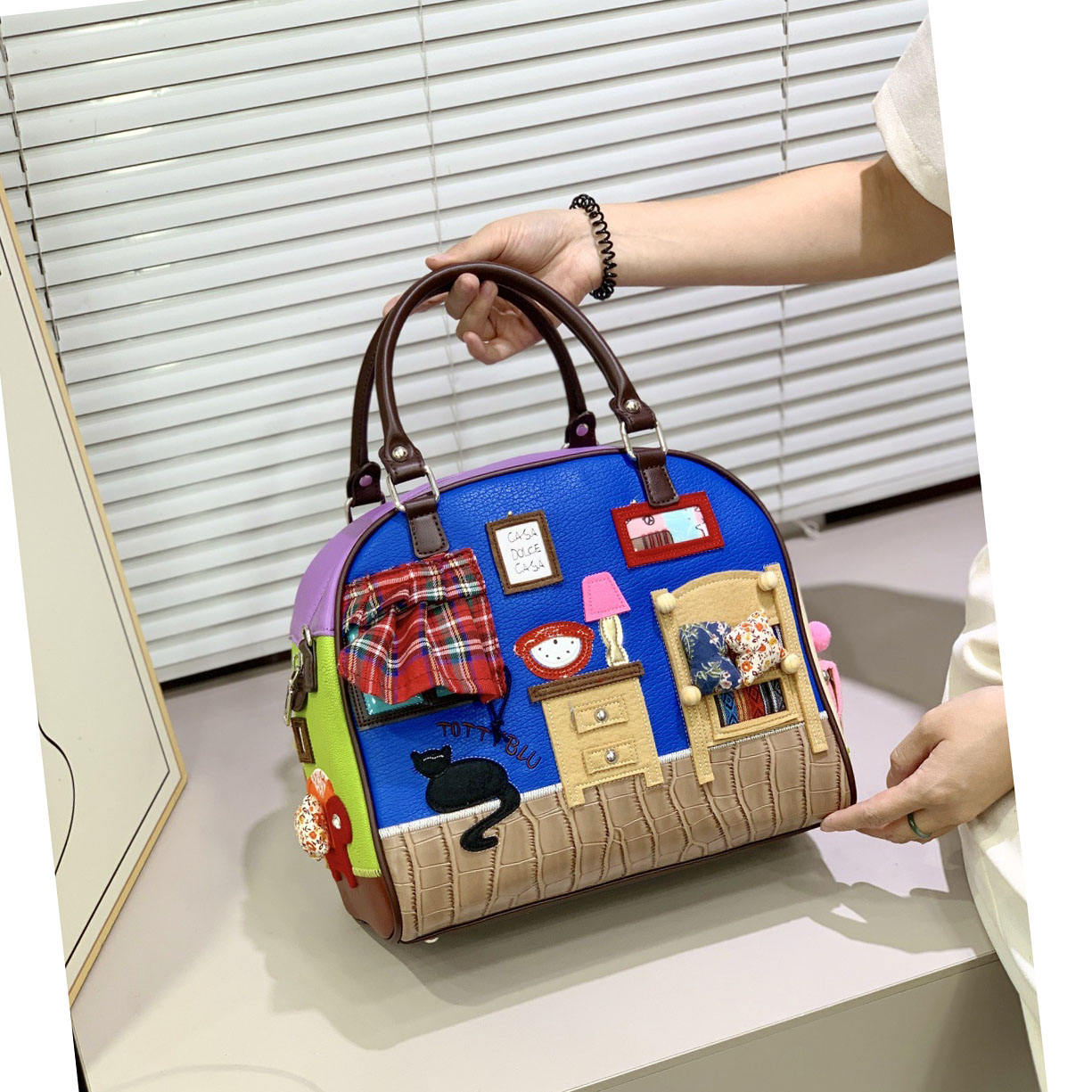 Luxury Women's Handbag Casual Tote with Zipper Closure Waterproof
