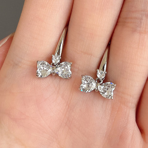 Orecchini a Cerchio Vintage con Fiocco per Donne, Ear Cuff Scintillante per Uso Quotidiano e Feste, Gioielli alla Moda - Product Image 3