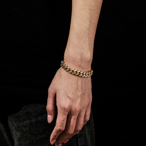 Pulsera de Hierro Chapada en Oro Real con Incrustaciones de Circonia Cubana, Estilo Hip Hop, Versátil, Única, Unisex - Product Image 3