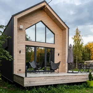 Maison en bois en promotion : Cabane Barndominium pour la vie en plein air, le jardin et les vacances – Villa préfabriquée en bois de style grange à montage rapide - Product Image 1