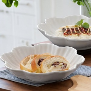 Assiette à dessert en <span class=keywords><strong>porcelaine</strong></span> d'hôtel avec logo personnalisable, design <span class=keywords><strong>moderne</strong></span> et simple, forme irrégulière, <span class=keywords><strong>vaisselle</strong></span> pour la maison et l'hôtel - Product Image 3
