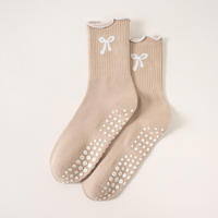 Chaussettes antidérapantes en coton pour femmes, avec volants et nœuds, pour le fitness et le trampoline