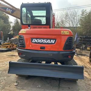 Excavatrice sur pneus d'occasion de 6 tonnes, excellentes performances, modèle 2024 Doosan DX60-9C avec pompes Kawasaki et moteur, boîte de vitesses et moteur PLC - Product Image 6