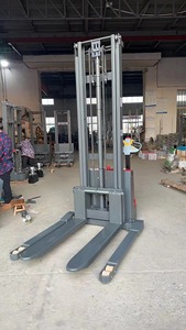 Carretilla elevadora semiautomática de 1,6 M y 3,5 M, apilador de palés eléctrico completo montado en patas ajustables, apilador de palés eléctrico - Product Image 3