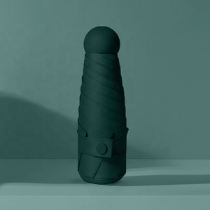 Vendez le meilleur parapluie en gros de mini capsule de lumière de poche de protection contre les UV 5 fois paraguas logo personnalisé dans une boîte rigide - Product Image 5