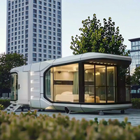 Capsule spatiale préfabriquée moderne pour l'extérieur, idéale pour les écoles, les hôtels, et les tentes mobiles – Design graphique inclus