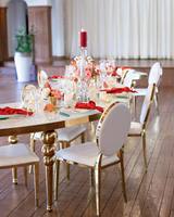 Ensemble de table et de chaises de salle à manger en acier inoxydable doré de luxe, table de salle à manger moderne avec plateau en miroir, chaises de banquet en cuir blanc