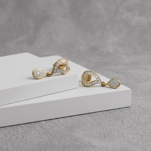 Elegantes Pendientes de Oro de 22K con Forma de Corazón y Diamantes, Joyería Colgante de Diseño Moderno para Mujer, Uso Diario - Product Image 4