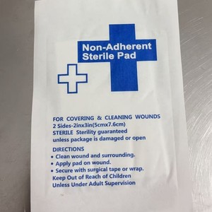 Vente directe d'usine de pansements stériles non adhésifs, tampons absorbants non tissés anti-adhérents et tampons absorbants de sang. - Product Image 1