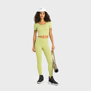 Nuovo <span class=keywords><strong>Design</strong></span> Primavera 2025: Set Sportivo da Donna con T-shirt Corta con Arricciatura Posteriore e Leggings Modellanti, Completo Fitness Yoga in 2 Pezzi - Product Image 3