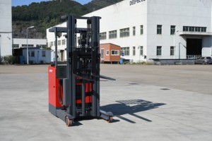 Montacargas Eléctrico EVERLIFT Heli de 1.5 y 2 Toneladas, Altura de Elevación de 10 Metros, Apilador para Almacén con Desplazador Lateral - Product Image 5