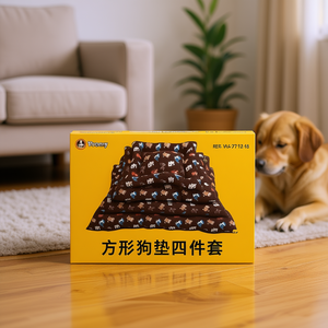 Set di Quattro Tappetini Antiscivolo per Cani con Motivo Quadrato sul Fondo - Product Image 3