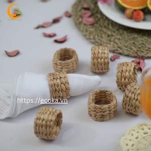 Rond de serviette tissé OEM pour la décoration de table Anneaux de serviette en jacinthe d'eau naturelle faits à la main Porte-serviettes tressé Mariage - Product Image 1