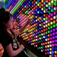 Juegos de Pared Interactivos para Niños, Tablero de Pernos Acrílicos con Luces LED, Equipo Sensorial para Habitaciones Infantiles y Niños con Autismo