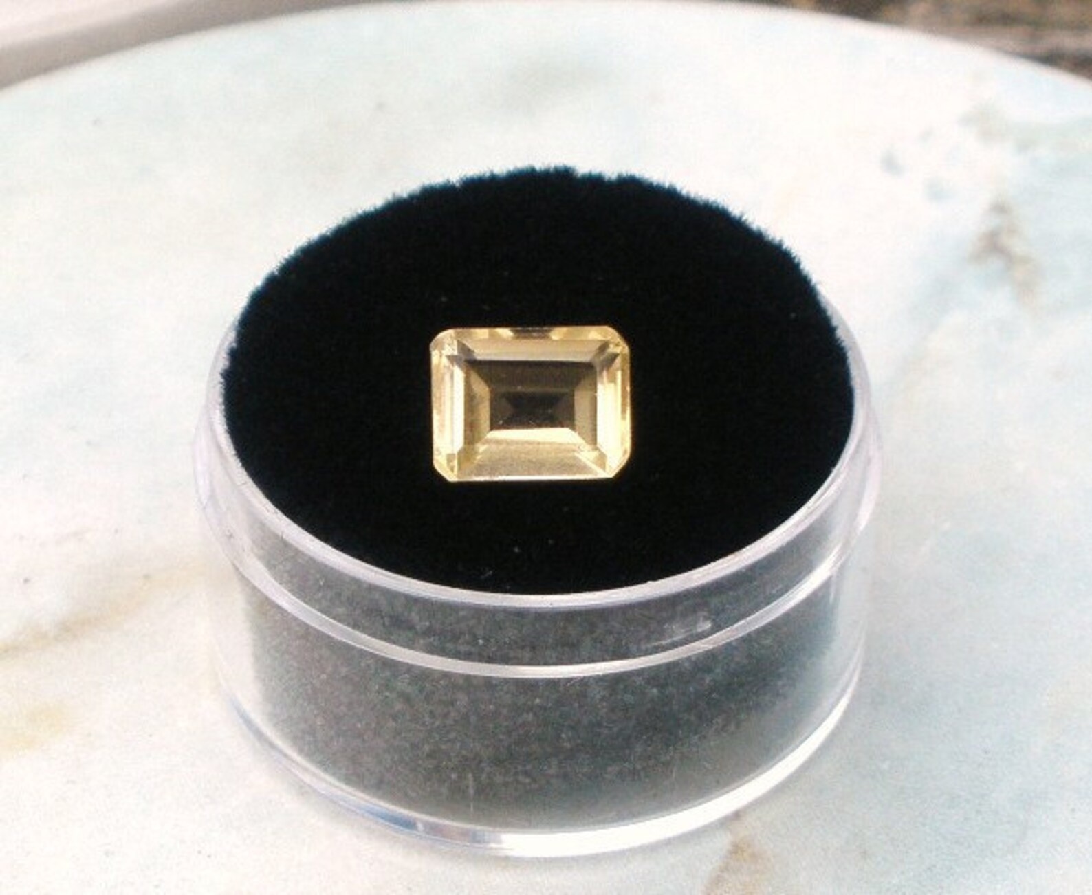 สีเหลือง