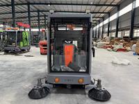 Camion de nettoyage avec balayeuse autoportée, canon à brouillard, nettoyeur haute pression, réservoir d'eau de 150L et bac à poussière de 240L pour la suppression de la poussière