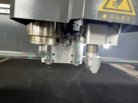 Machine de découpe de patrouille de bord Ccd avec couteau oscillant pour cuir papier caoutchouc bois