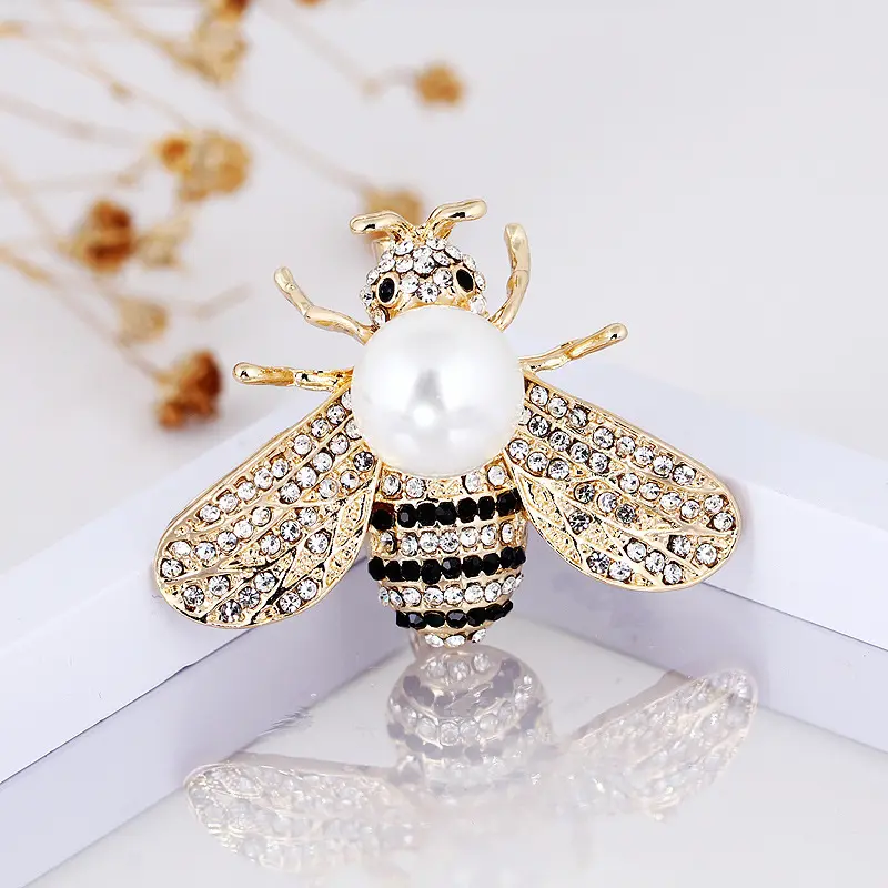 Famoso marchio di Design serie di insetti spilla donna delicata piccola ape spille cristallo strass spilla spilla gioielli regali per ragazza