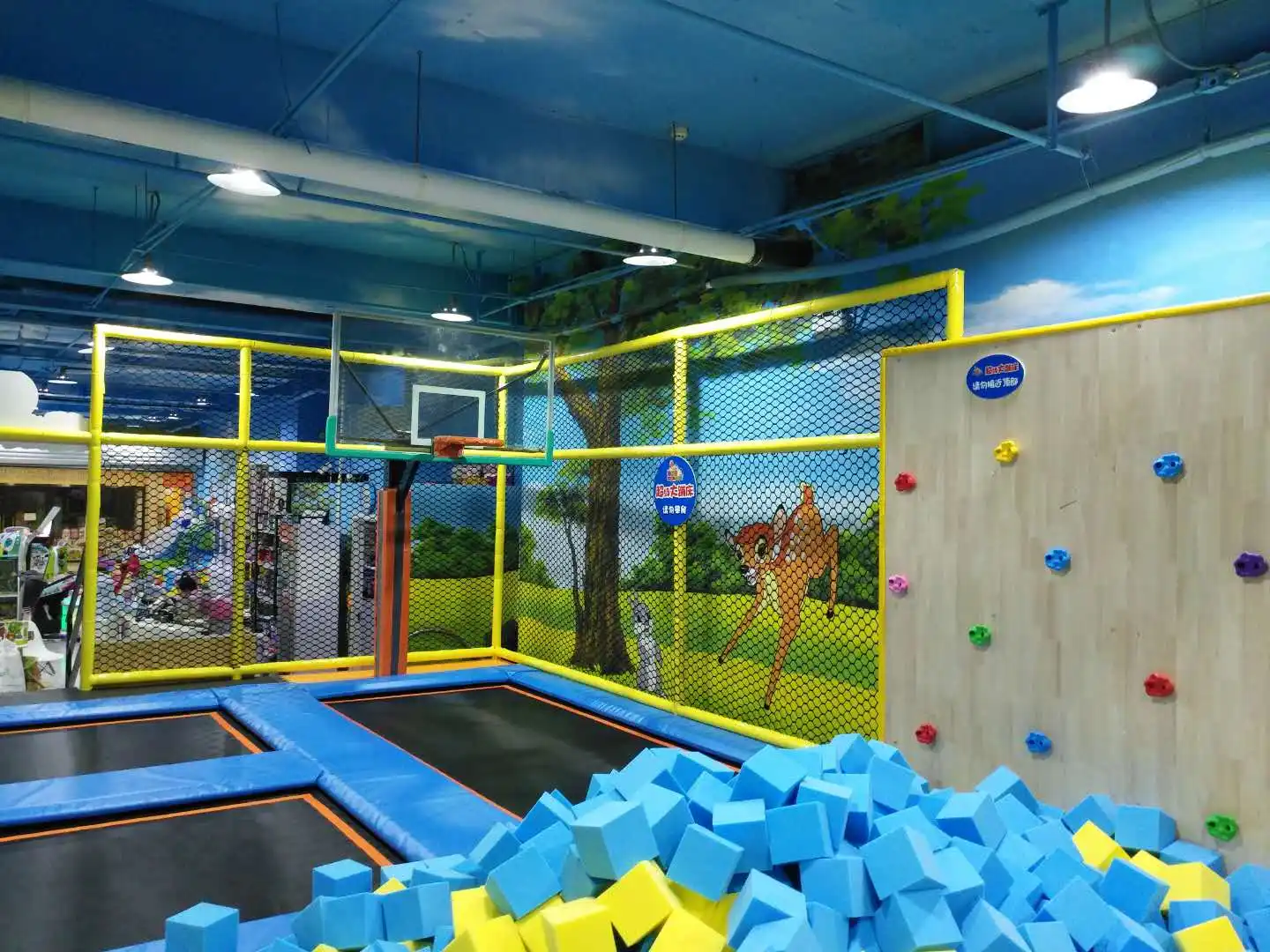 Parque de trampolim de fábrica Lemfun atacado de playground interno com poço de bolas