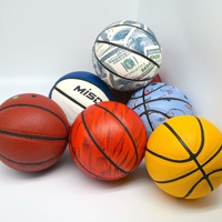 Bola Basket Mainan Mini OEM Ukuran Kecil Warna Kuning Multiwarna Laris untuk Anak-anak/Ornamen Meja/Hadiah Natal Liburan