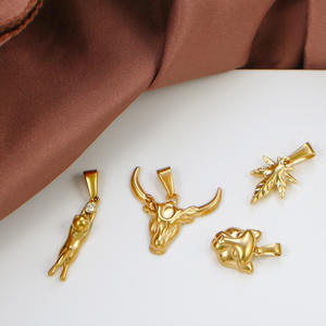 Colgante de Acero Inoxidable con Baño de Oro PVD de 18K, Diseño de Vida Marina: Tiburón, Pez Espada, Mantarraya, Delfín, Violín, Nota <span class=keywords><strong>Musical</strong></span>, Guante - Product Image 5