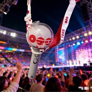 Correa impresa para el cuello del grupo KPOP <span class=keywords><strong>Idol</strong></span>, correa para el cuello con firma de miembros del concierto ARIRANG, llavero, correa para teléfono, colección para fans - Product Image 3