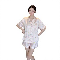 Ensemble de vêtements de détente d'été à manches courtes et shorts ; Pyjama en fausse soie respirant et luxueux pour jeunes femmes, adapté à la tenue en extérieur