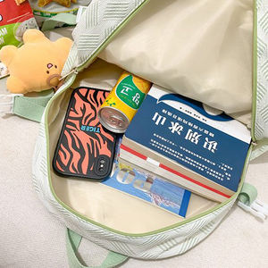 <span class=keywords><strong>4</strong></span> couleurs disponibles Sac d'école en nylon à imprimé rayé minimaliste de grande capacité avec étiquette de lettre multi-poches avec pendentif de poupée mignonne - Product Image 6