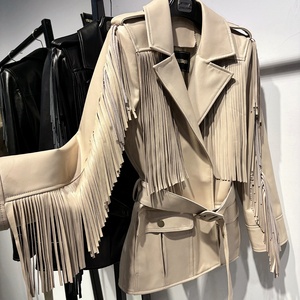 <span class=keywords><strong>Giacca</strong></span> in <span class=keywords><strong>Pelle</strong></span> <span class=keywords><strong>Beige</strong></span> Primavera 2025, Blazer Streetwear in Vera <span class=keywords><strong>Pelle</strong></span> di Pecora con Frange e Nappine per Donna - Product Image 1