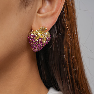 High quality Strawberry Fruit <b>earrings</b> Rhinestones <b>Stud</b> <b>Earrings</b> Alloy Gold <b>Stud</b> <b>Earrings</b> Jewelry - Product Image 2