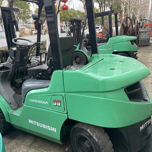 Chariot élévateur à moteur thermique Mitsubishi de 3 tonnes de capacité de charge, performances parfaites, portique à trois sections et déplacement latéral - Product Image 2