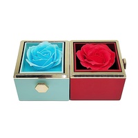 Boîte cadeau de roses éternelles en savon à bas prix, très demandée, avec emballage pour collier/bague, idéale pour les petites entreprises