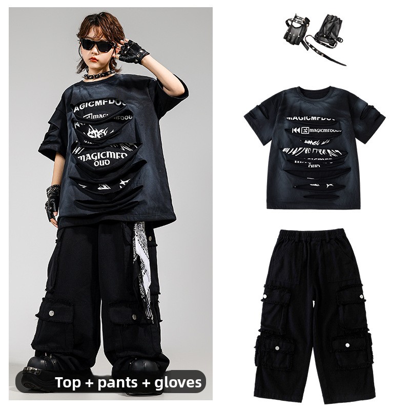Costume noir + gants en cuir rivetés