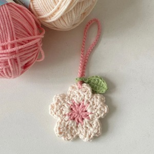 Hilo de flor de cerezo de primavera, colgante de ganchillo DIY, accesorios pequeños, llavero hecho a mano - Product Image 2