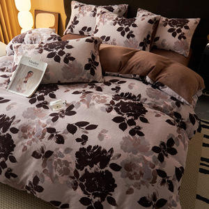 Parure de lit quatre pièces en polaire numérique, style moderne et minimaliste, pour chambre principale, collection automne-hiver, en polaire douce et chaude - Product Image 5