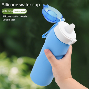 Bouteille d'eau pliable en silicone ultra-portable de 700 ml, anti-fuite, sans BPA, pour les sports de plein air, la salle de sport et les voyages - Product Image 1