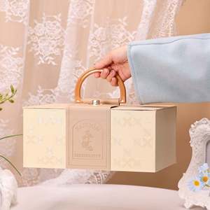 Nouvelle boîte à bonbons de mariage de luxe rouge festif gaufrée, boîte cadeau portable exquise pour la Saint-Valentin et les anniversaires, avec finition UV - Product Image 4